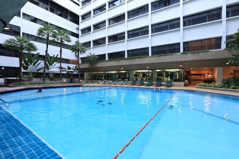 曼谷亚洲酒店 : 两个游泳池