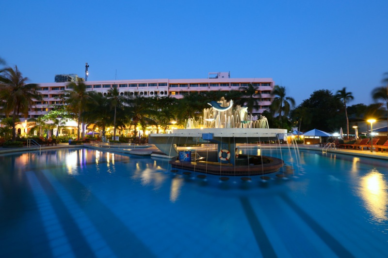 Asia Pattaya Hotel : Swimming Pool