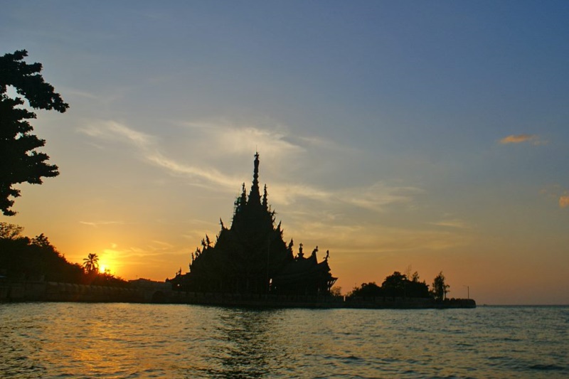 Asia Pattaya Hotel : The Sanctuary of Truth