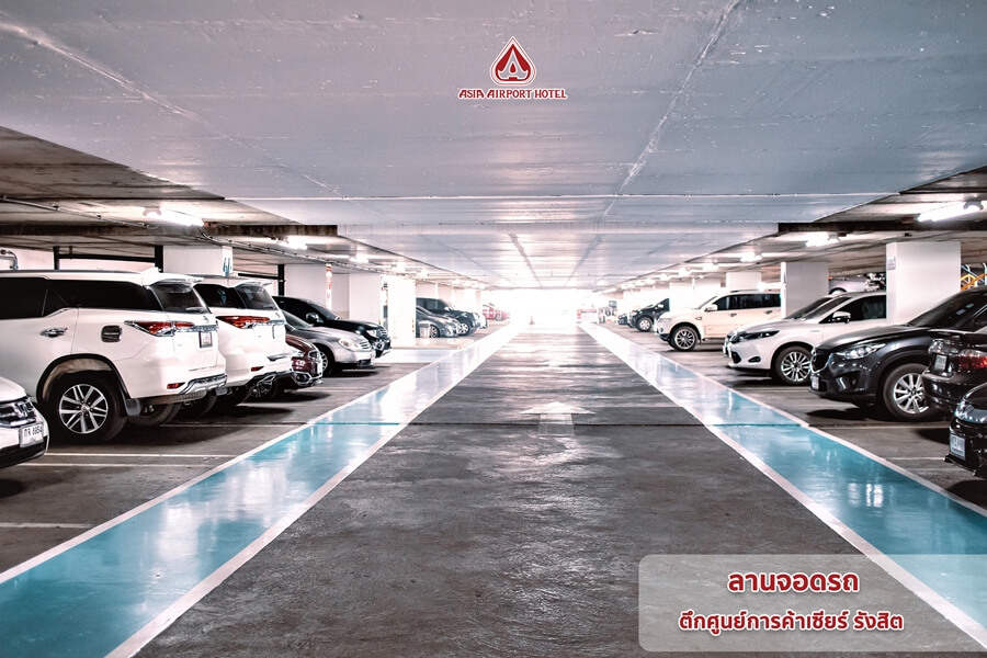 Asia Airport Hotel : ลานจอดรถ