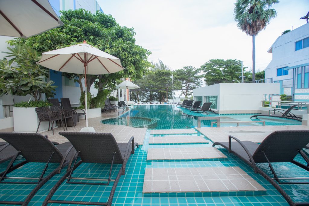 Asia Cha Am Hotel : สระว่ายน้ำ