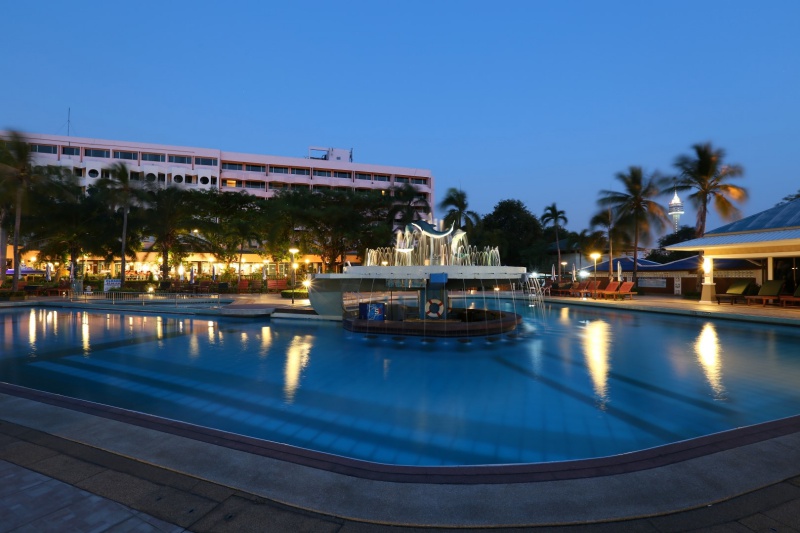 Asia Pattaya Hotel : Swimming Pool