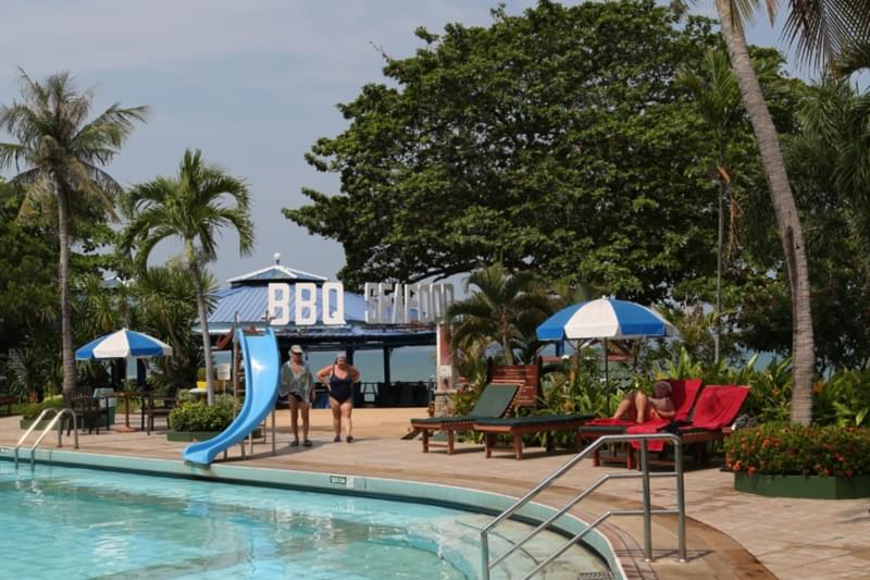 Asia Pattaya Hotel : Pool Bar