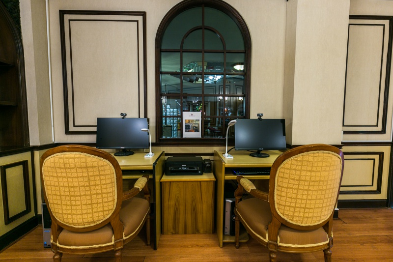 Asia Pattaya Hotel : The Den Lobby Bar
