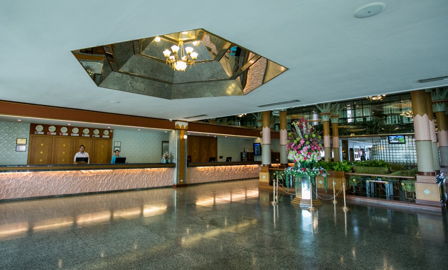 Asia Pattaya Hotel : The Den Lobby Bar
