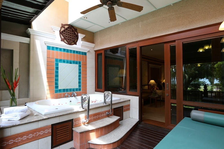 Asia Pattaya Hotel : Jacuzzi Suite